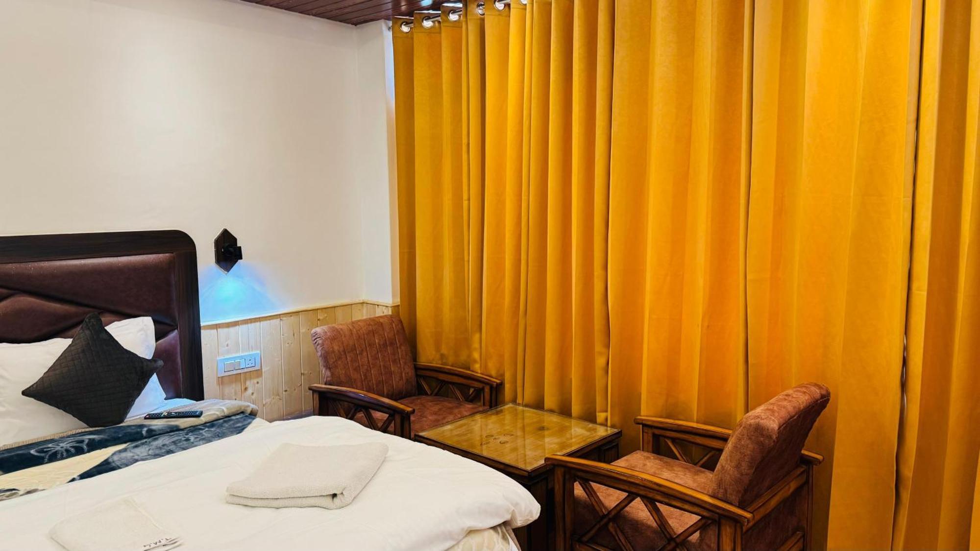 The Midnight Garden Manali Hotel Exterior photo